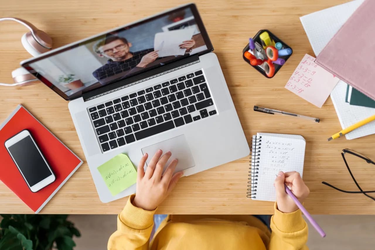 Co to jest nauczanie hybrydowe i jak zmienia edukację?