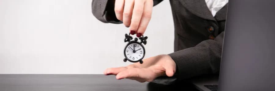 Praca po studiach podyplomowych: Jak zwiększyć swoje szanse na rynku pracy