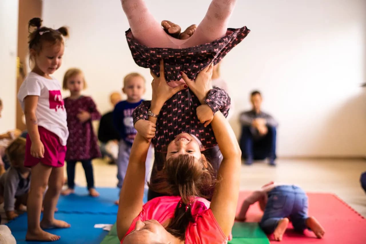 Zajęcia dla mam z niemowlakami w Warszawie, które poprawią Twoją formę