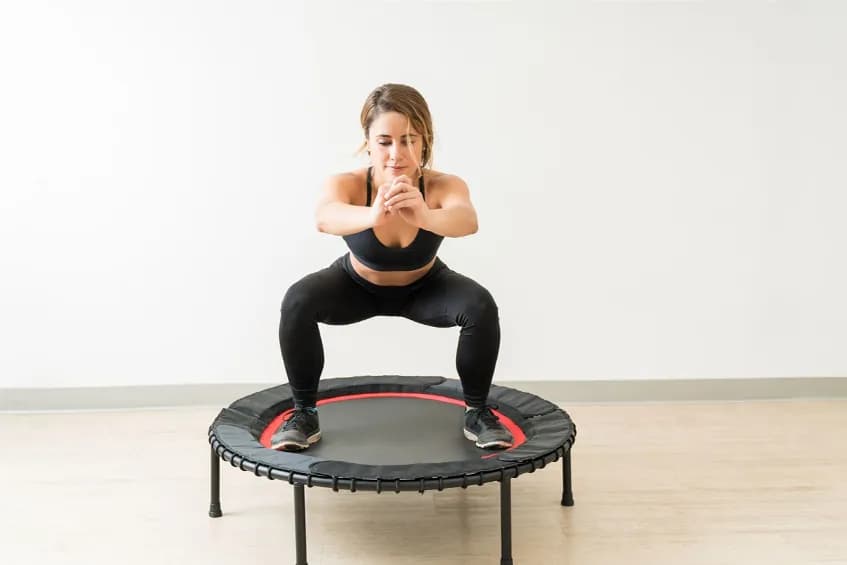 Zajęcia z trampolinami – poznaj różnorodne treningi w Twojej okolicy
