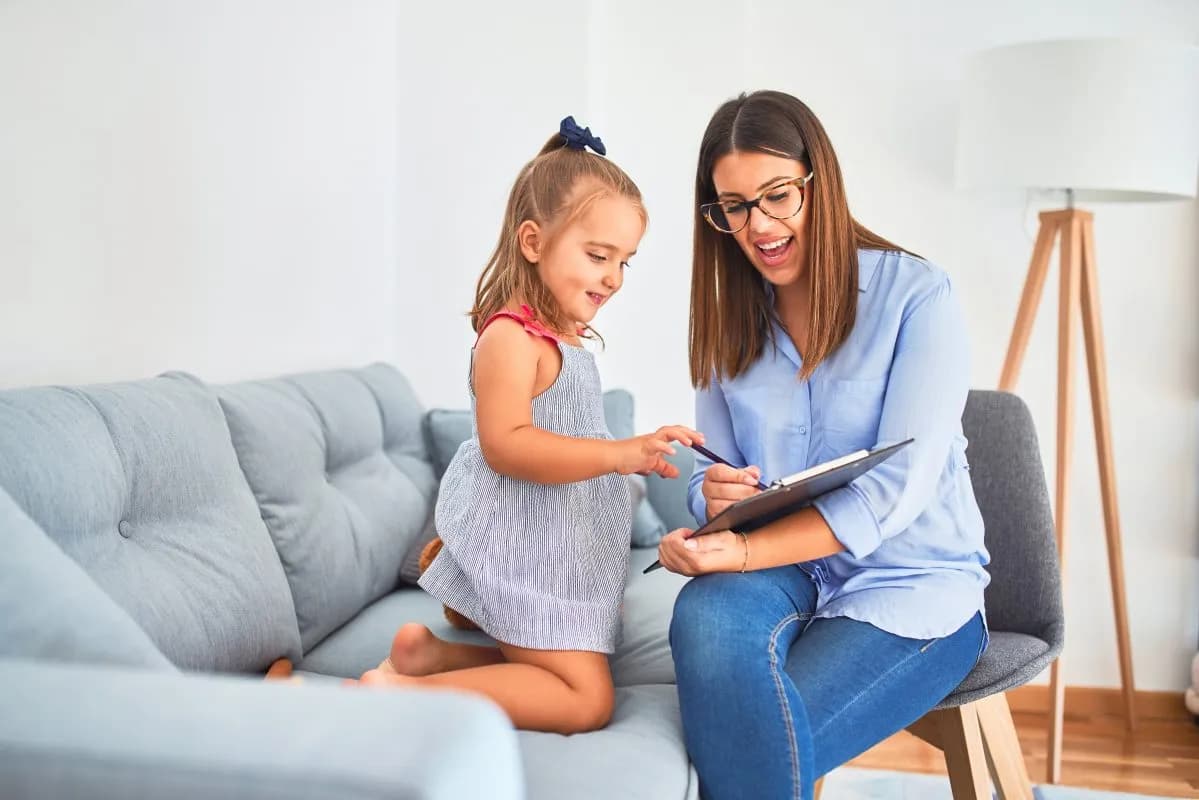 Zajęcia z psychologiem: Jak poprawić emocjonalne wsparcie dla dzieci