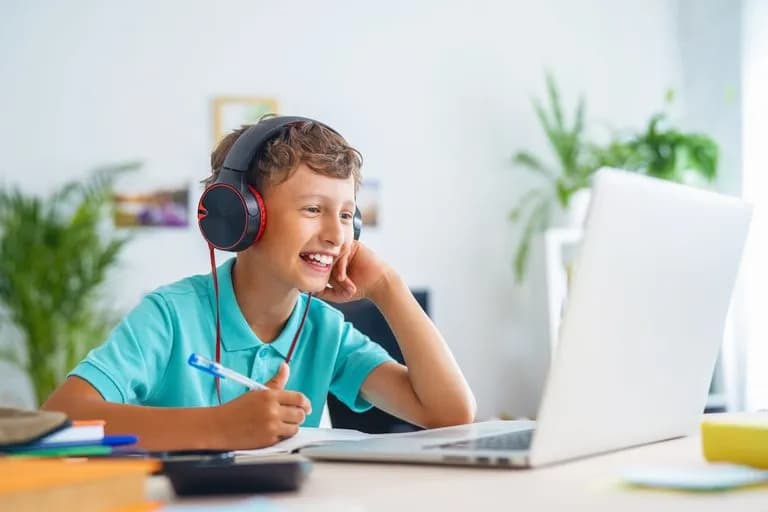 Czy w szkole w chmurze są wychowawcy? Odkryj, jak wygląda wsparcie uczniów