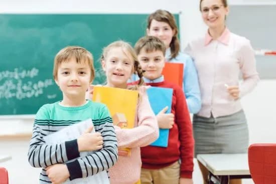 Czy pedagog szkolny może być wychowawcą klasy? Sprawdź, jakie są zasady